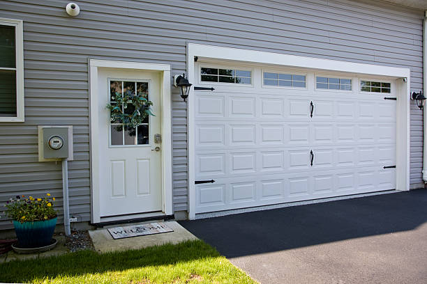 24/7 Emergency Garage Door Panel Replacement experts in North Chicago, IL